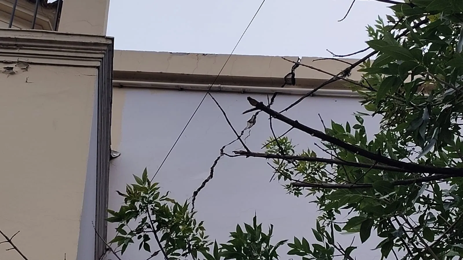 ¡Alerta Salteños desprevenidos! Una enorme grieta se formó en la Catedral ¿Se nos cae a pedazos?