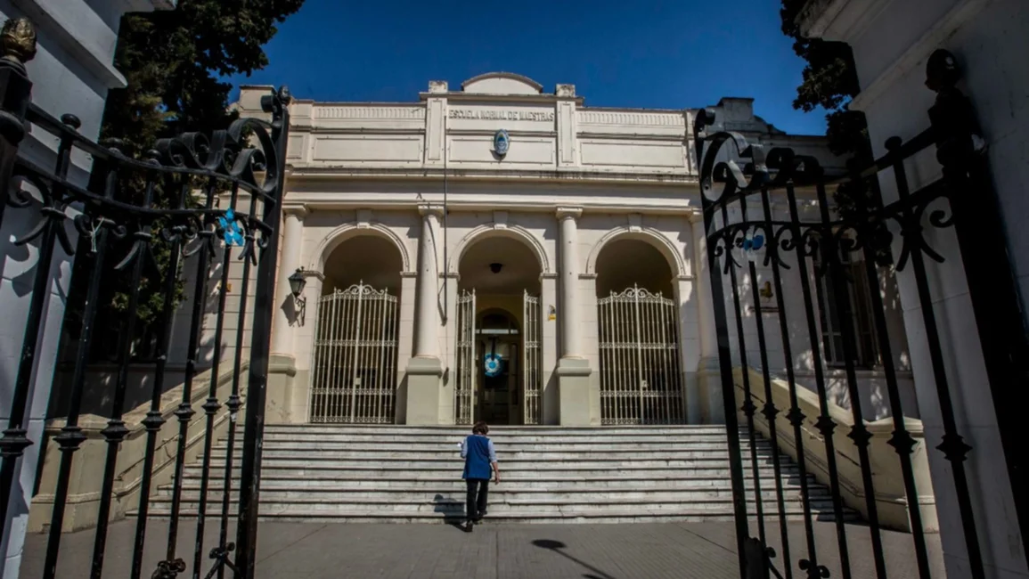 Por los dichos denigrantes de una candidata libertaria, la Izquierda salió a bancar a la Escuela Normal