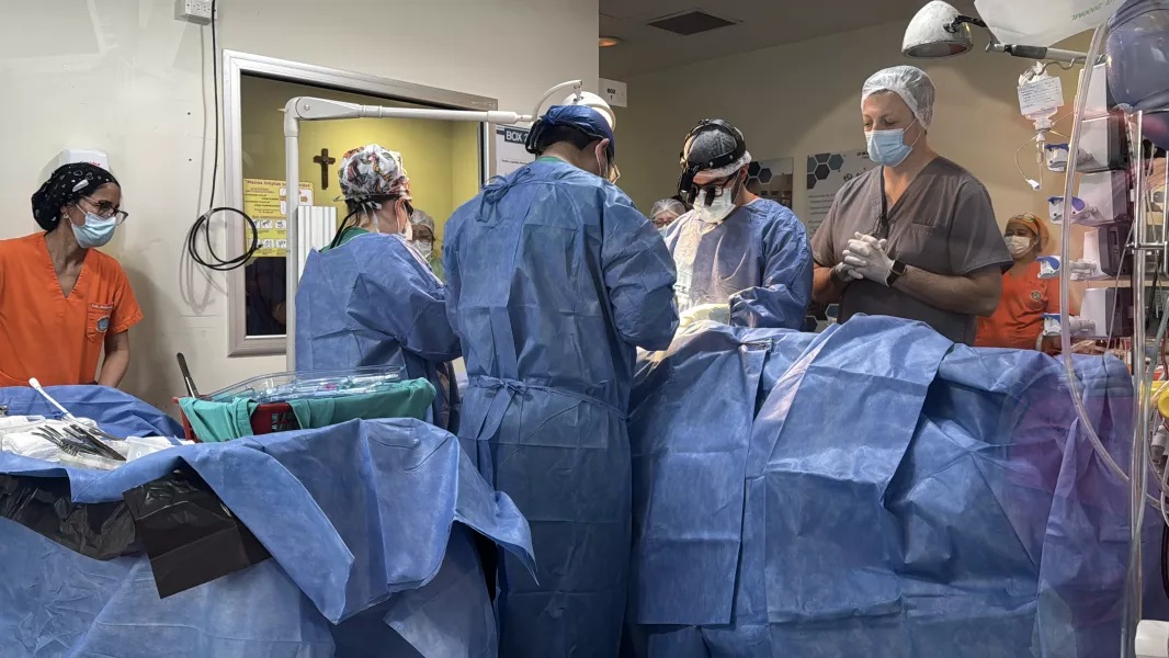 HISTÓRICO: EN SALTA UN JOVEN FUE CONECTADO A UN CORAZÓN ARTIFICIAL PARA SER TRASLADADO AL GARRAHAN