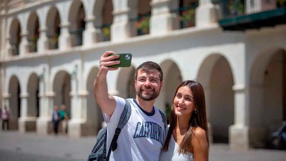 ¿SALTA PERDIÓ SU ENCANTO? PREOCUPACIÓN EN EL SECTOR TURÍSTICO PORQUE YA NO RETIENE A LOS VISITANTES: PASAN UNA NOCHE Y SIGUEN VIAJE