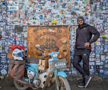 Pablo Imhoff el argentino que desafio al continente: Recorrio desde usuahia hasta Alaska en una pequeña Honda C90